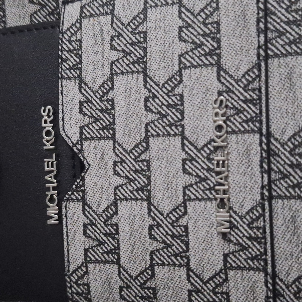MICHAEL KORS WRISTLET🤩 - Picture 7 of 14